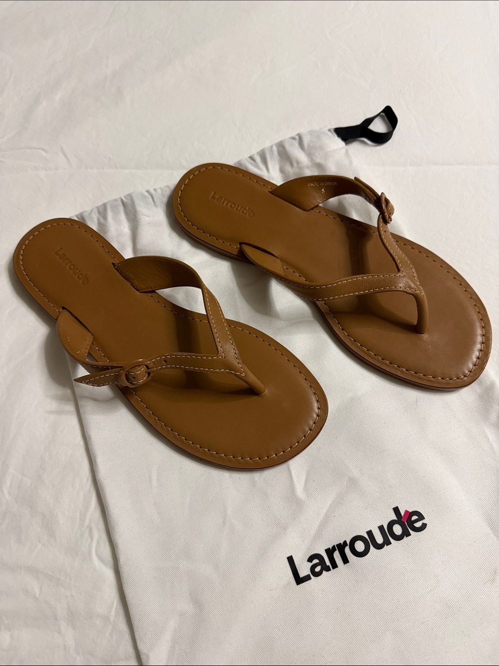 Larroude Mary Kate Flat Sandal Caramel Leather (156 157)